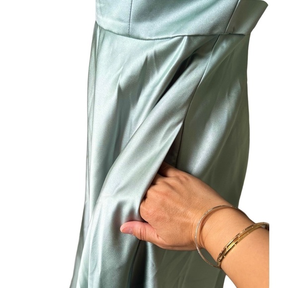 David's Bridal Studio Bridesmaid dress Deep V-Neck A-Line Dress Size 6 - Picture 4 of 10